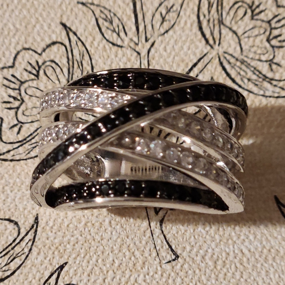 Ring ** - Picture 7 of 9